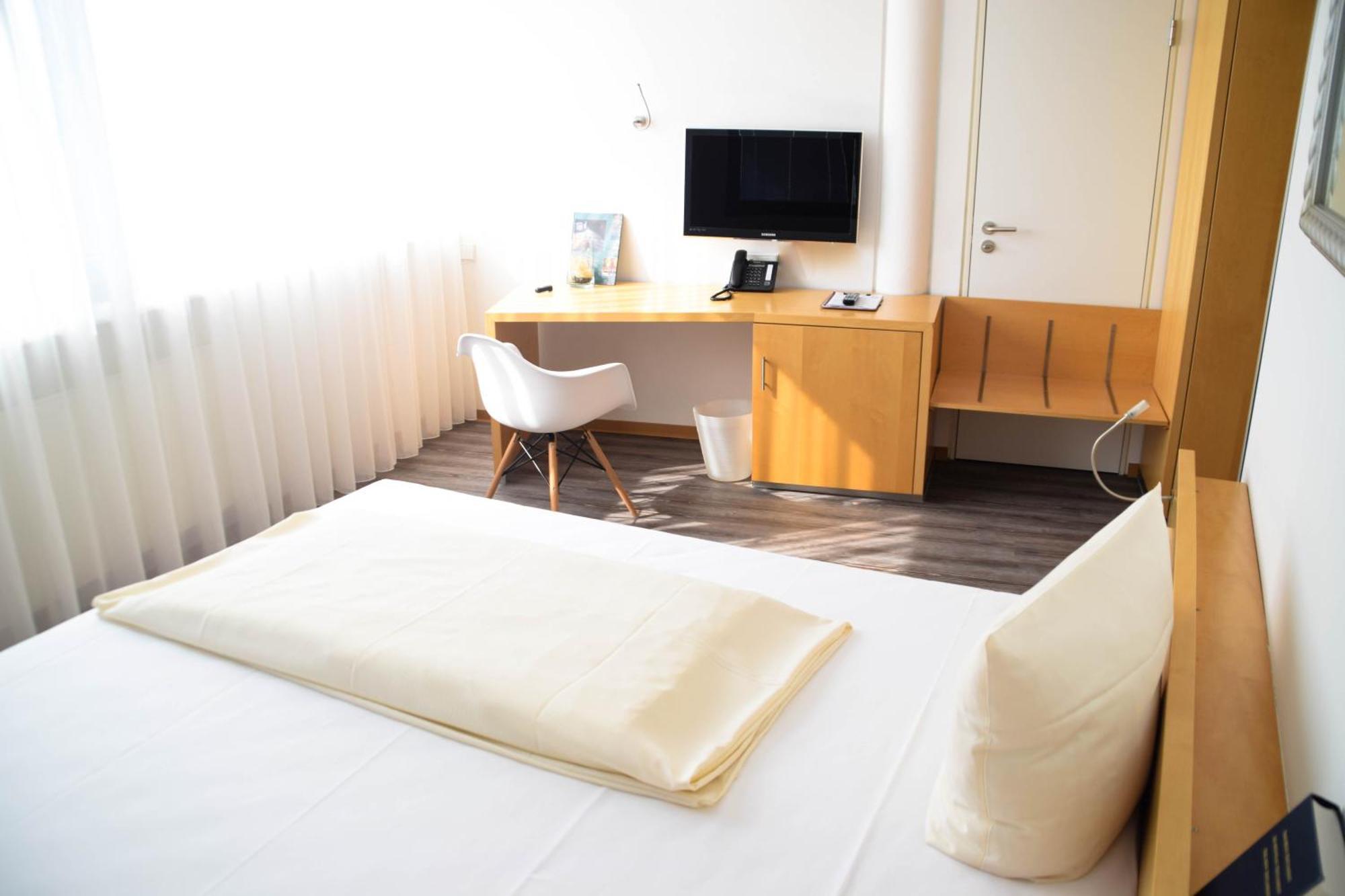 Cristall Hotel Waghäusel Pokoj fotografie